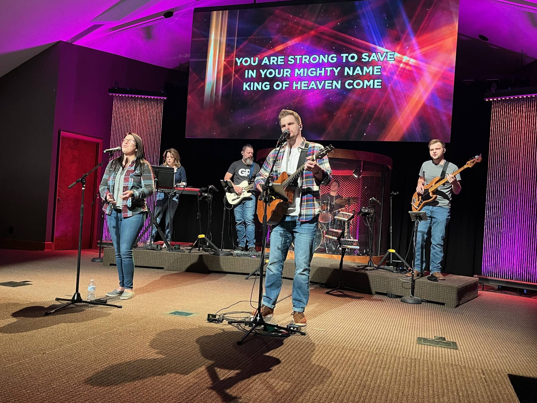 Weekend Service Weekend Worship Service || 9 a.m. & 11 a.m.* - Grace Point Church